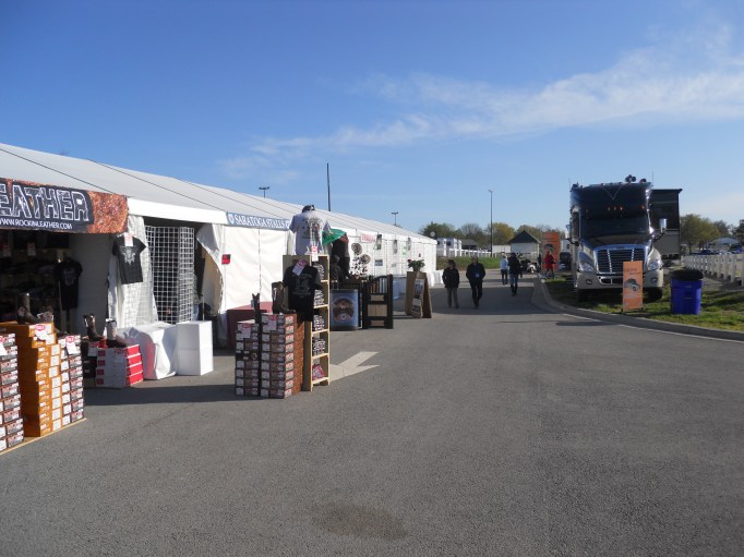 How the trade fair actually looks at 7:30 in the morning.